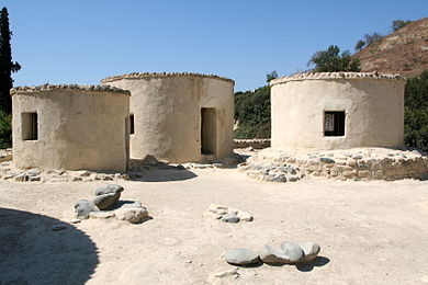 Strutture circolari ricostruite a Khirokitia (foto Wikipedia)